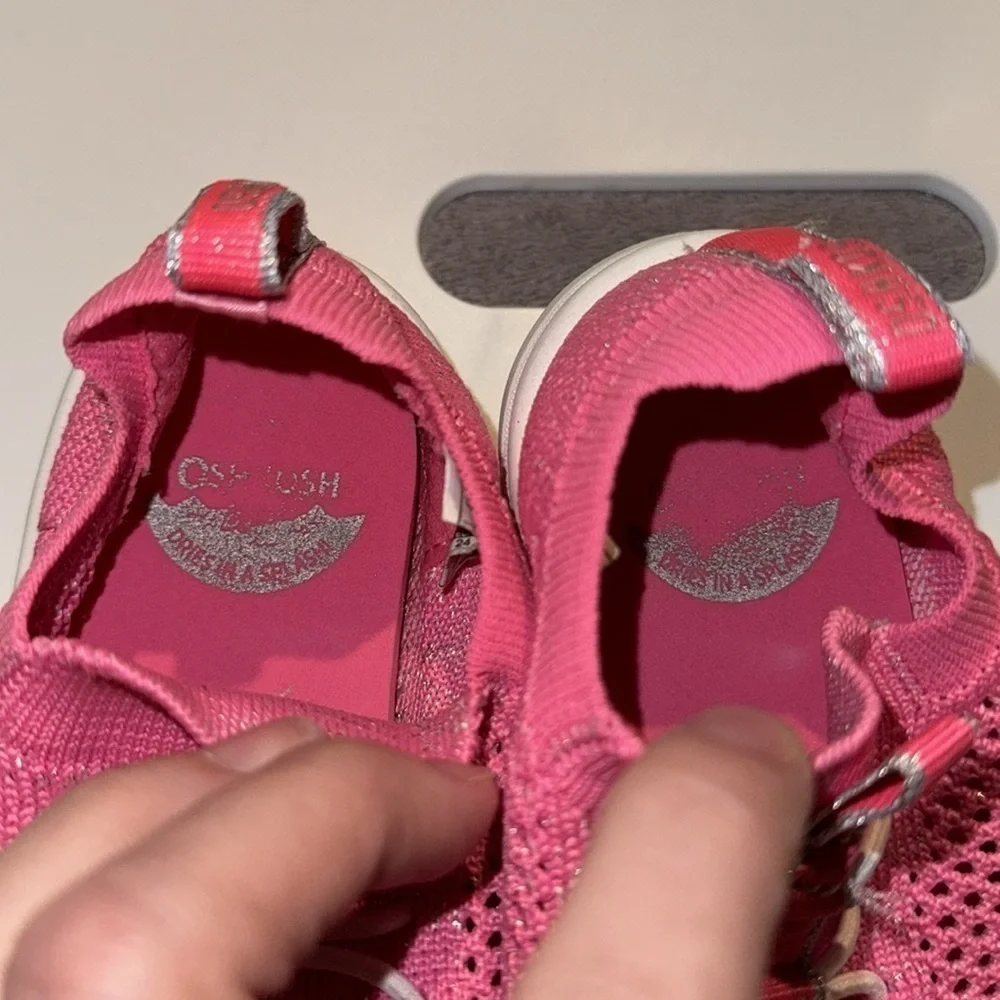 Oshkosh Bjosh Pink Slip-Ons toddler size 8M‎